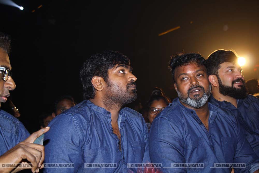 விஜய் சேதுபதி நடிக்கும் 'ஜுங்கா' ஆடியோ வெளியீட்டு விழா ஸ்டில்ஸ்... - ப.சரவணகுமார் விஜய் சேதுபதி நடிக்கும் 'ஜுங்கா' ஆடியோ வெளியீட்டு விழா ஸ்டில்ஸ்... - ப.சரவணகுமார்