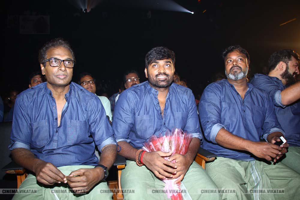 விஜய் சேதுபதி நடிக்கும் 'ஜுங்கா' ஆடியோ வெளியீட்டு விழா ஸ்டில்ஸ்... - ப.சரவணகுமார் விஜய் சேதுபதி நடிக்கும் 'ஜுங்கா' ஆடியோ வெளியீட்டு விழா ஸ்டில்ஸ்... - ப.சரவணகுமார்