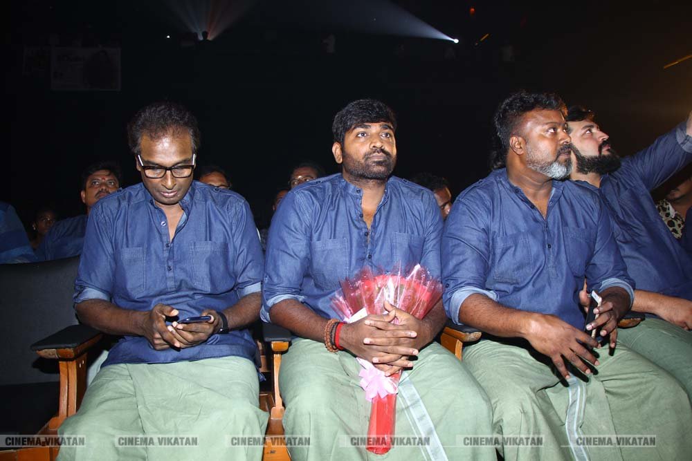 விஜய் சேதுபதி நடிக்கும் 'ஜுங்கா' ஆடியோ வெளியீட்டு விழா ஸ்டில்ஸ்... - ப.சரவணகுமார் விஜய் சேதுபதி நடிக்கும் 'ஜுங்கா' ஆடியோ வெளியீட்டு விழா ஸ்டில்ஸ்... - ப.சரவணகுமார்