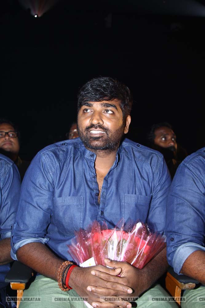 விஜய் சேதுபதி நடிக்கும் 'ஜுங்கா' ஆடியோ வெளியீட்டு விழா ஸ்டில்ஸ்... - ப.சரவணகுமார் விஜய் சேதுபதி நடிக்கும் 'ஜுங்கா' ஆடியோ வெளியீட்டு விழா ஸ்டில்ஸ்... - ப.சரவணகுமார்