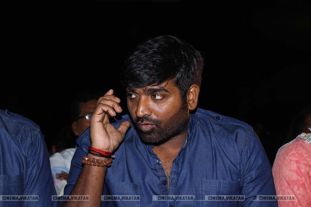 விஜய் சேதுபதி நடிக்கும் 'ஜுங்கா' ஆடியோ வெளியீட்டு விழா ஸ்டில்ஸ்... - ப.சரவணகுமார் விஜய் சேதுபதி நடிக்கும் 'ஜுங்கா' ஆடியோ வெளியீட்டு விழா ஸ்டில்ஸ்... - ப.சரவணகுமார்