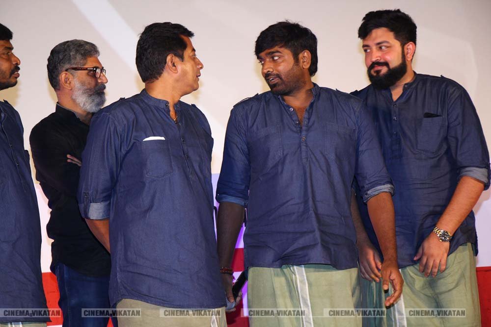 விஜய் சேதுபதி நடிக்கும் 'ஜுங்கா' ஆடியோ வெளியீட்டு விழா ஸ்டில்ஸ்... - ப.சரவணகுமார் விஜய் சேதுபதி நடிக்கும் 'ஜுங்கா' ஆடியோ வெளியீட்டு விழா ஸ்டில்ஸ்... - ப.சரவணகுமார்