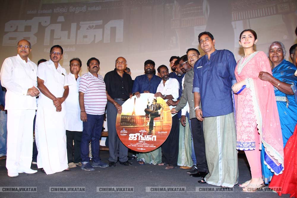 விஜய் சேதுபதி நடிக்கும் 'ஜுங்கா' ஆடியோ வெளியீட்டு விழா ஸ்டில்ஸ்... - ப.சரவணகுமார் விஜய் சேதுபதி நடிக்கும் 'ஜுங்கா' ஆடியோ வெளியீட்டு விழா ஸ்டில்ஸ்... - ப.சரவணகுமார்