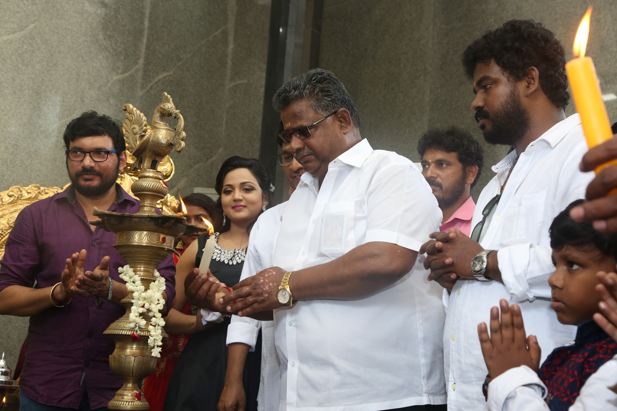 ’சிரிச்சா போச்சு’ ராமர் நடிக்கும் ’படைப்பாளன்’ படத்தின் பூஜை ஆல்பம்..! ’சிரிச்சா போச்சு’ ராமர் நடிக்கும் ’படைப்பாளன்’ படத்தின் பூஜை ஆல்பம்..!