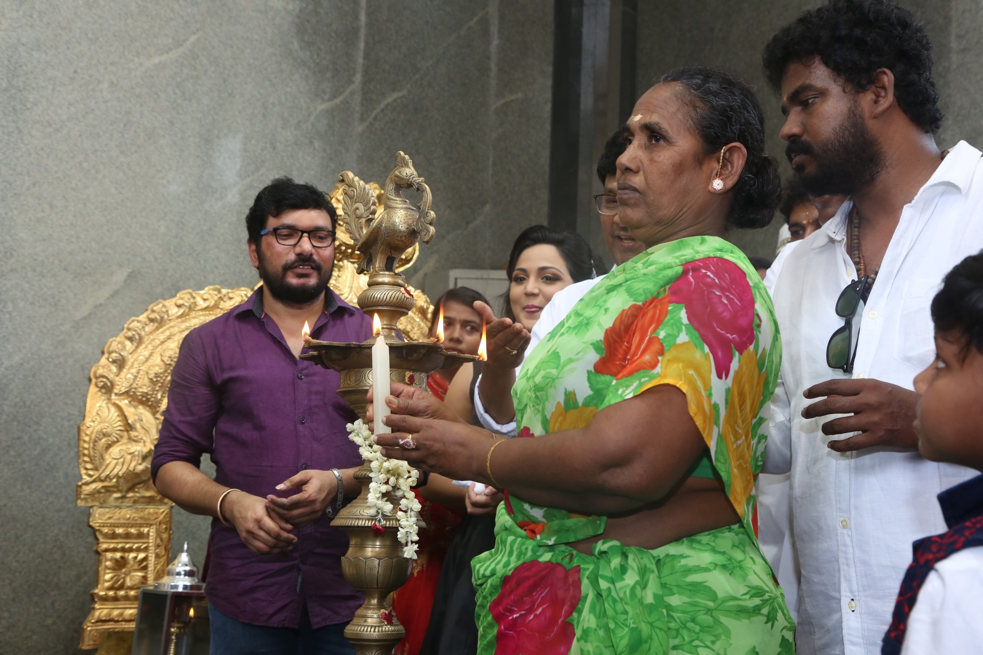 ’சிரிச்சா போச்சு’ ராமர் நடிக்கும் ’படைப்பாளன்’ படத்தின் பூஜை ஆல்பம்..! ’சிரிச்சா போச்சு’ ராமர் நடிக்கும் ’படைப்பாளன்’ படத்தின் பூஜை ஆல்பம்..!