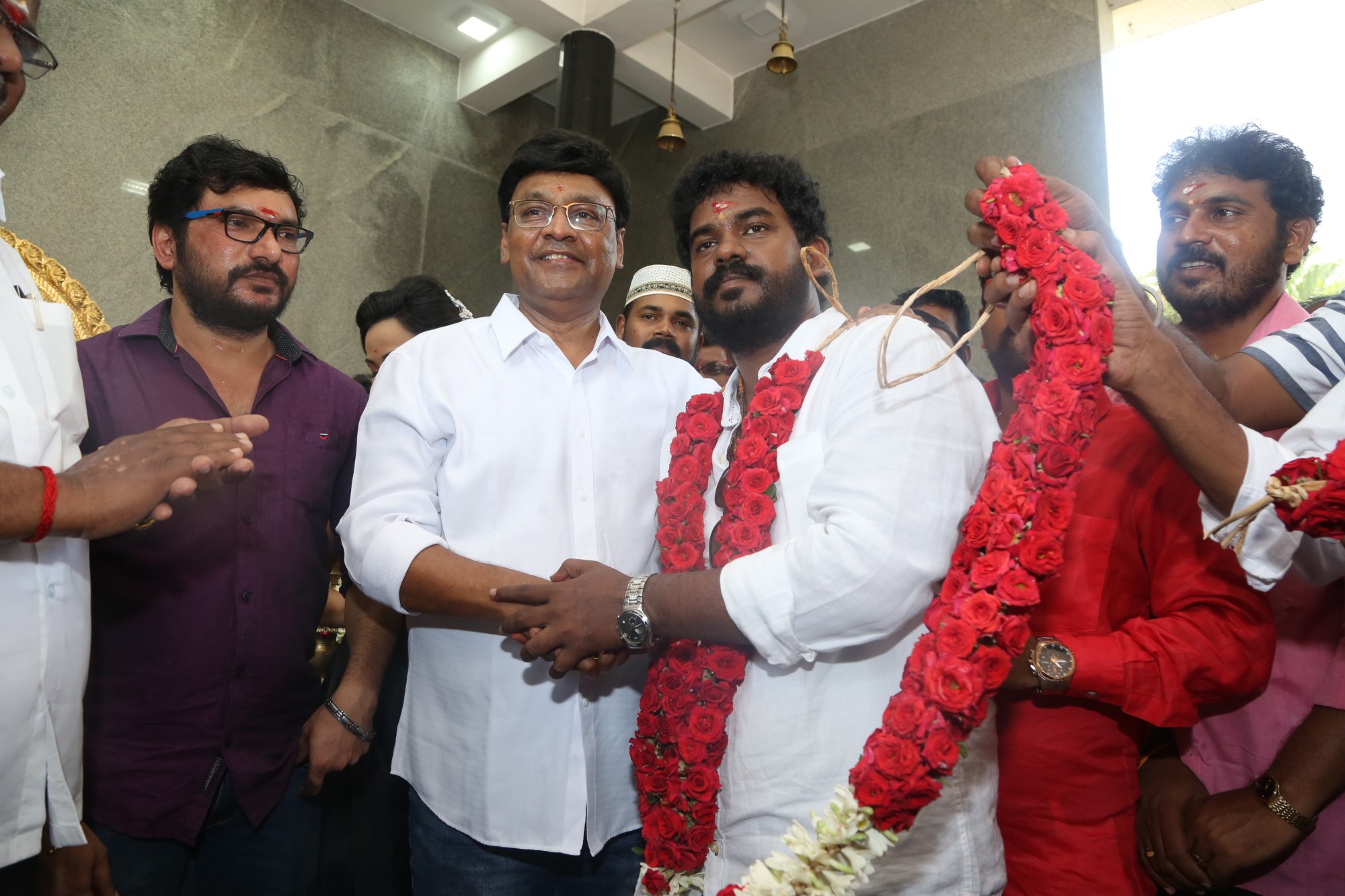 ’சிரிச்சா போச்சு’ ராமர் நடிக்கும் ’படைப்பாளன்’ படத்தின் பூஜை ஆல்பம்..! ’சிரிச்சா போச்சு’ ராமர் நடிக்கும் ’படைப்பாளன்’ படத்தின் பூஜை ஆல்பம்..!