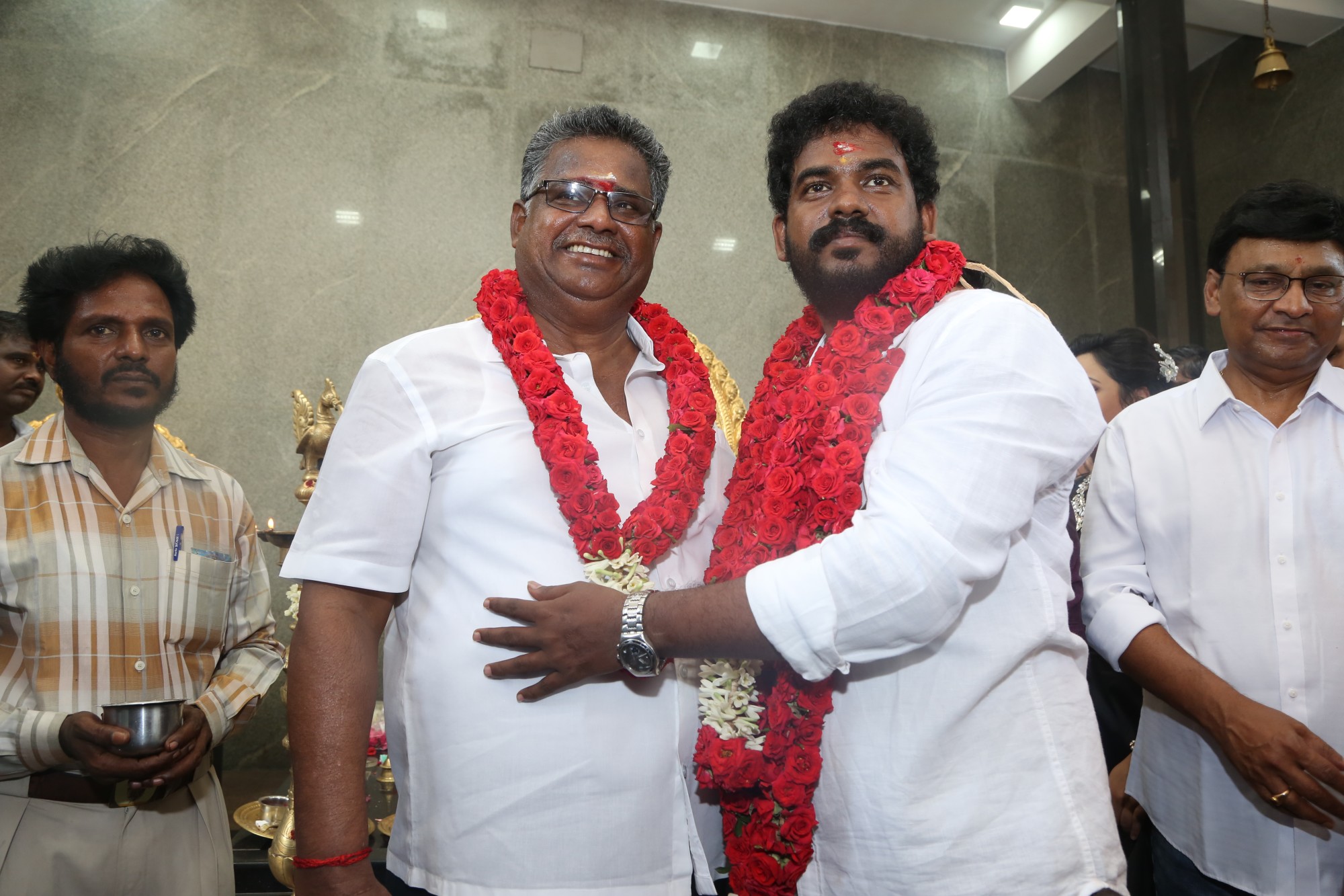 ’சிரிச்சா போச்சு’ ராமர் நடிக்கும் ’படைப்பாளன்’ படத்தின் பூஜை ஆல்பம்..! ’சிரிச்சா போச்சு’ ராமர் நடிக்கும் ’படைப்பாளன்’ படத்தின் பூஜை ஆல்பம்..!