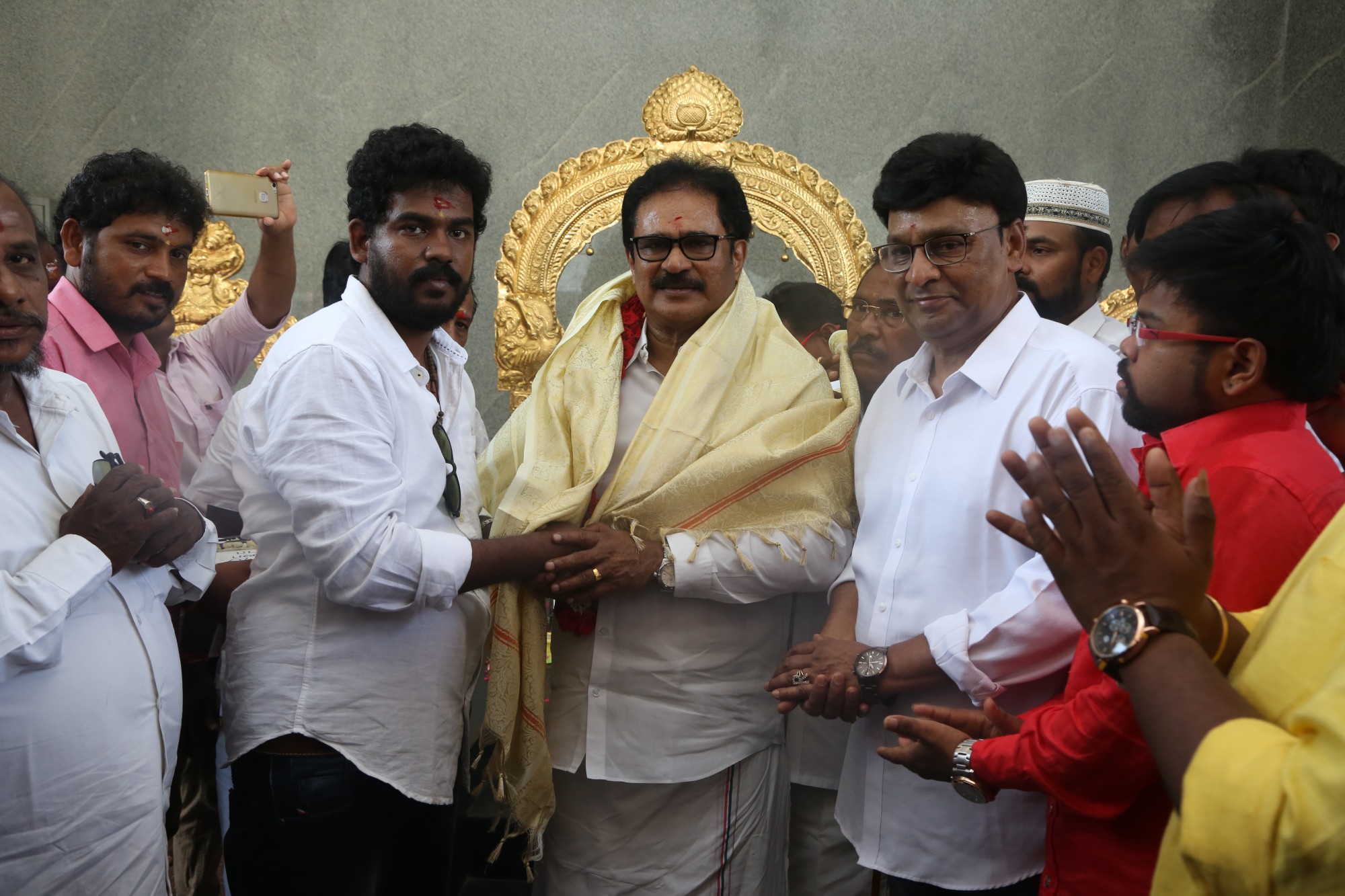’சிரிச்சா போச்சு’ ராமர் நடிக்கும் ’படைப்பாளன்’ படத்தின் பூஜை ஆல்பம்..! ’சிரிச்சா போச்சு’ ராமர் நடிக்கும் ’படைப்பாளன்’ படத்தின் பூஜை ஆல்பம்..!