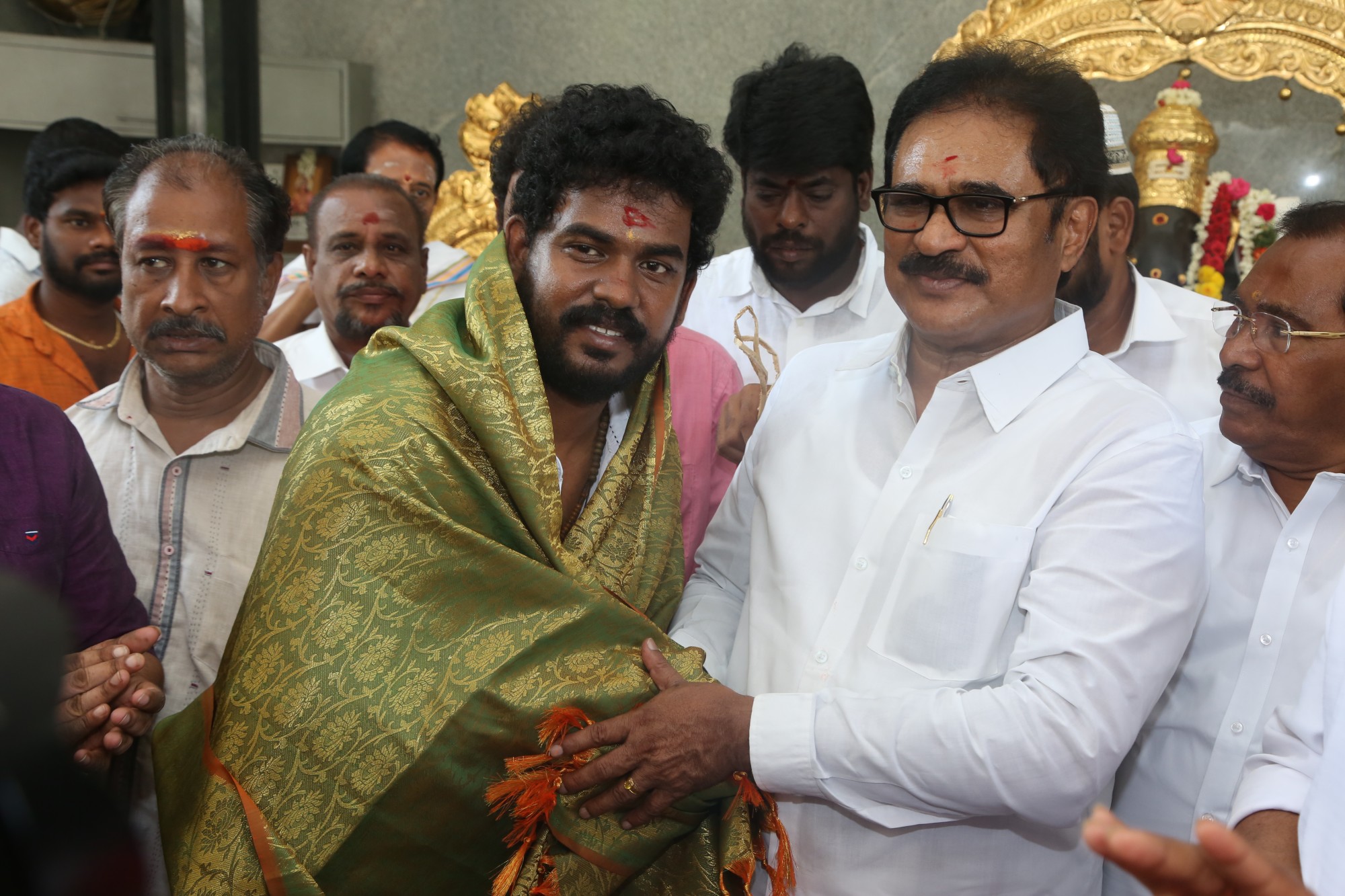 ’சிரிச்சா போச்சு’ ராமர் நடிக்கும் ’படைப்பாளன்’ படத்தின் பூஜை ஆல்பம்..! ’சிரிச்சா போச்சு’ ராமர் நடிக்கும் ’படைப்பாளன்’ படத்தின் பூஜை ஆல்பம்..!