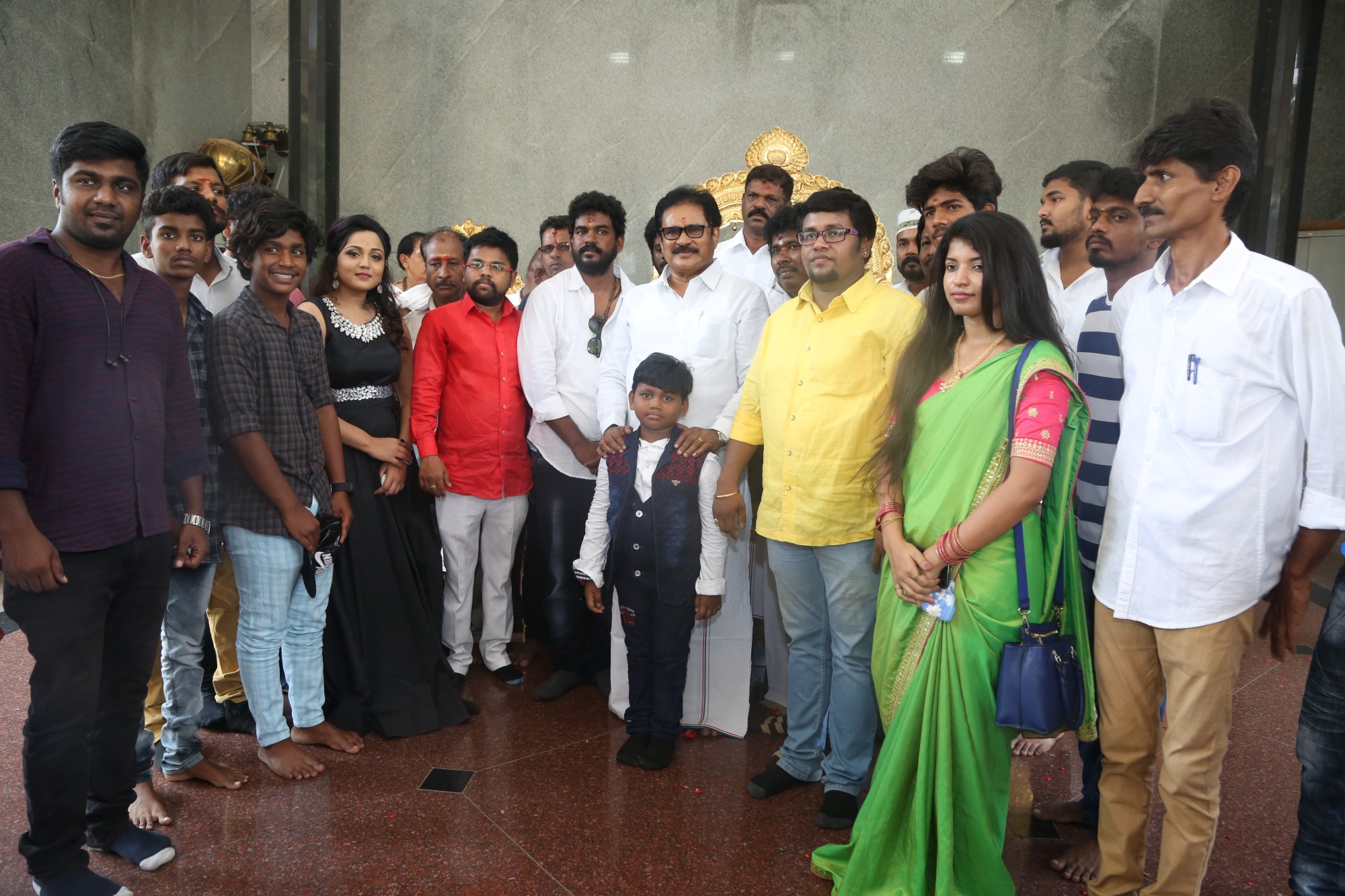 ’சிரிச்சா போச்சு’ ராமர் நடிக்கும் ’படைப்பாளன்’ படத்தின் பூஜை ஆல்பம்..! ’சிரிச்சா போச்சு’ ராமர் நடிக்கும் ’படைப்பாளன்’ படத்தின் பூஜை ஆல்பம்..!