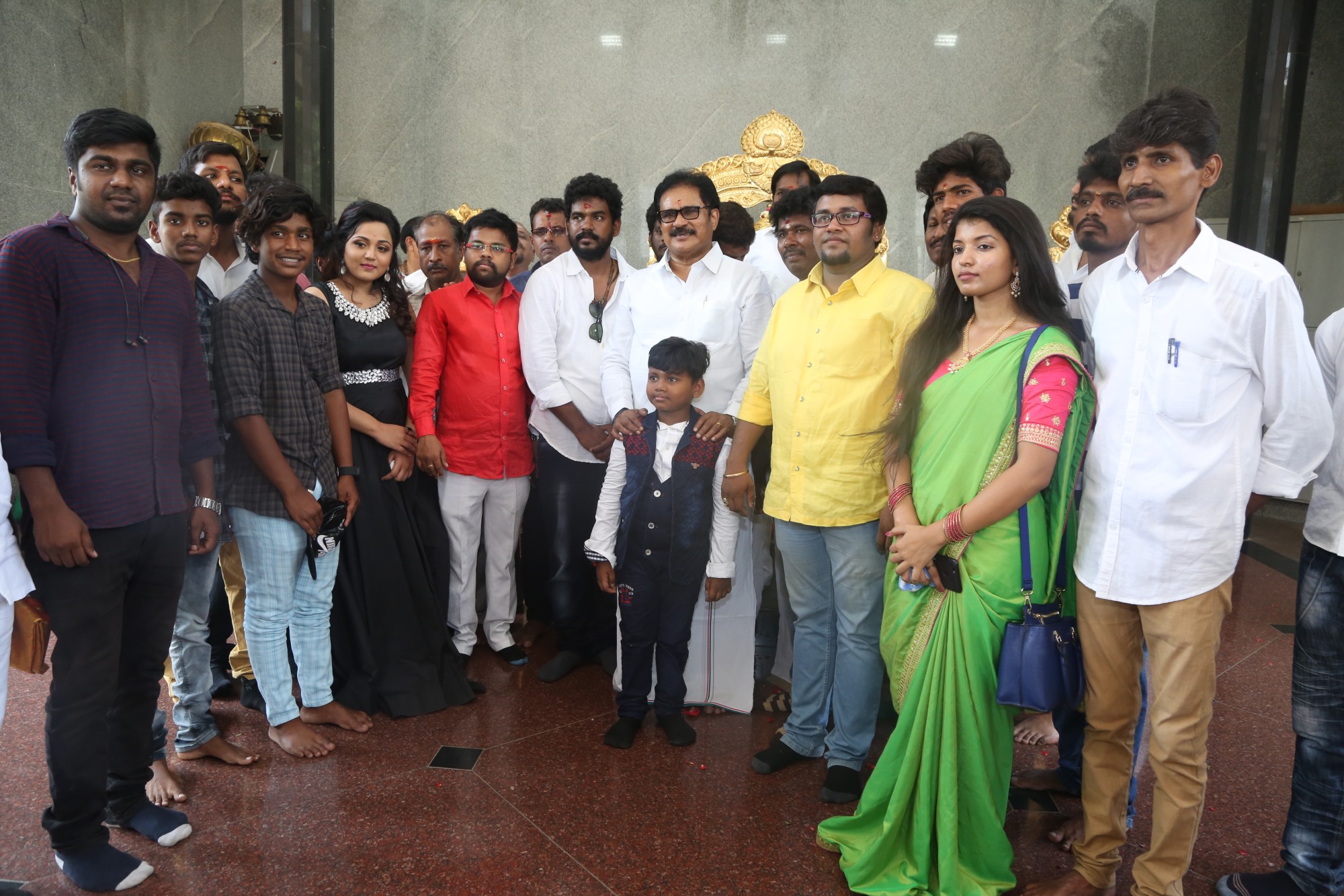 ’சிரிச்சா போச்சு’ ராமர் நடிக்கும் ’படைப்பாளன்’ படத்தின் பூஜை ஆல்பம்..! ’சிரிச்சா போச்சு’ ராமர் நடிக்கும் ’படைப்பாளன்’ படத்தின் பூஜை ஆல்பம்..!