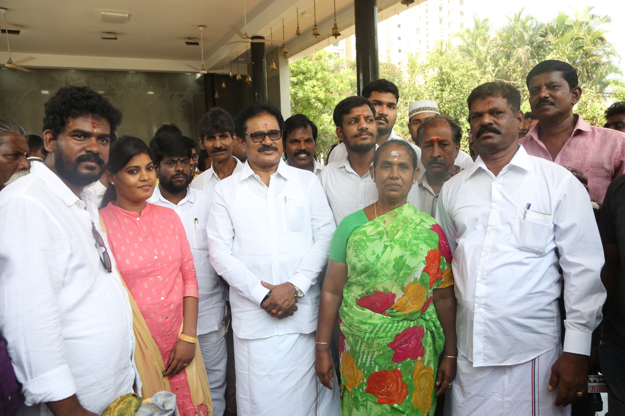 ’சிரிச்சா போச்சு’ ராமர் நடிக்கும் ’படைப்பாளன்’ படத்தின் பூஜை ஆல்பம்..! ’சிரிச்சா போச்சு’ ராமர் நடிக்கும் ’படைப்பாளன்’ படத்தின் பூஜை ஆல்பம்..!