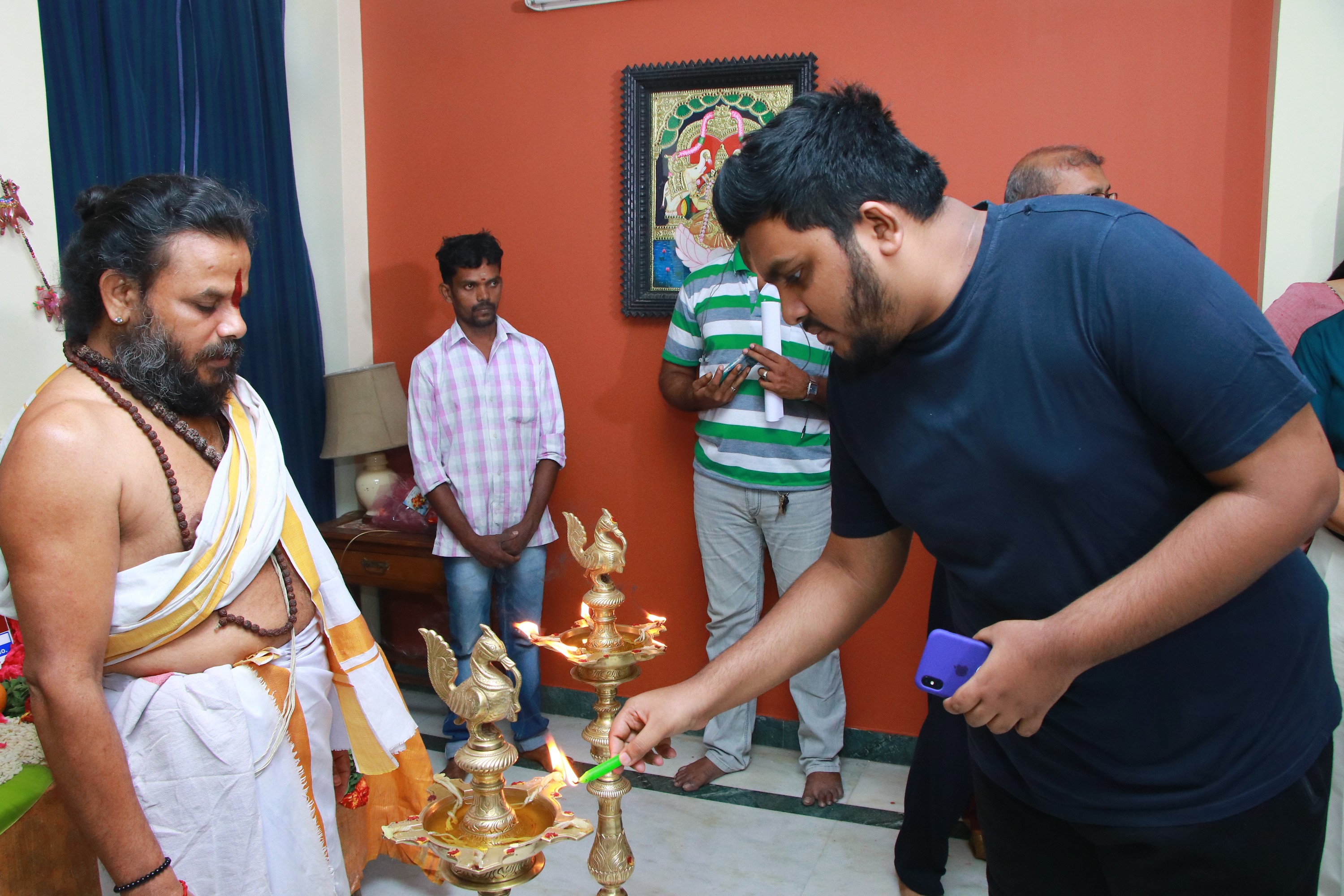 ஜோதிகா நடிக்கும் ’காற்றின் மொழி’ படத்தின் பூஜை..! ஜோதிகா நடிக்கும் ’காற்றின் மொழி’ படத்தின் பூஜை..!