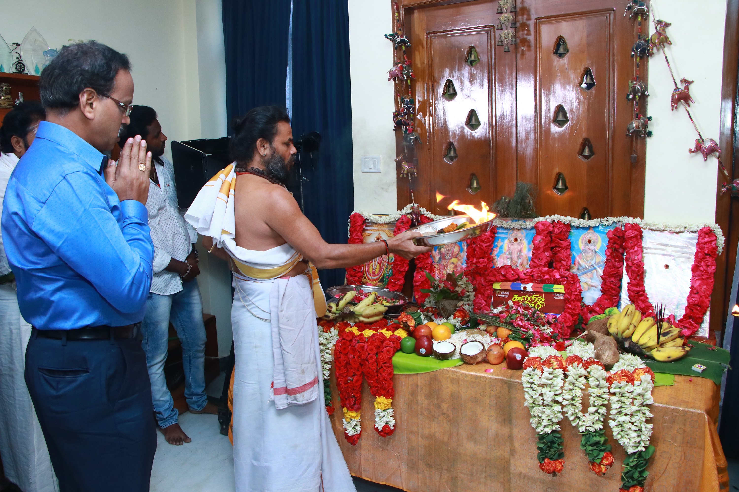 ஜோதிகா நடிக்கும் ’காற்றின் மொழி’ படத்தின் பூஜை..! ஜோதிகா நடிக்கும் ’காற்றின் மொழி’ படத்தின் பூஜை..!