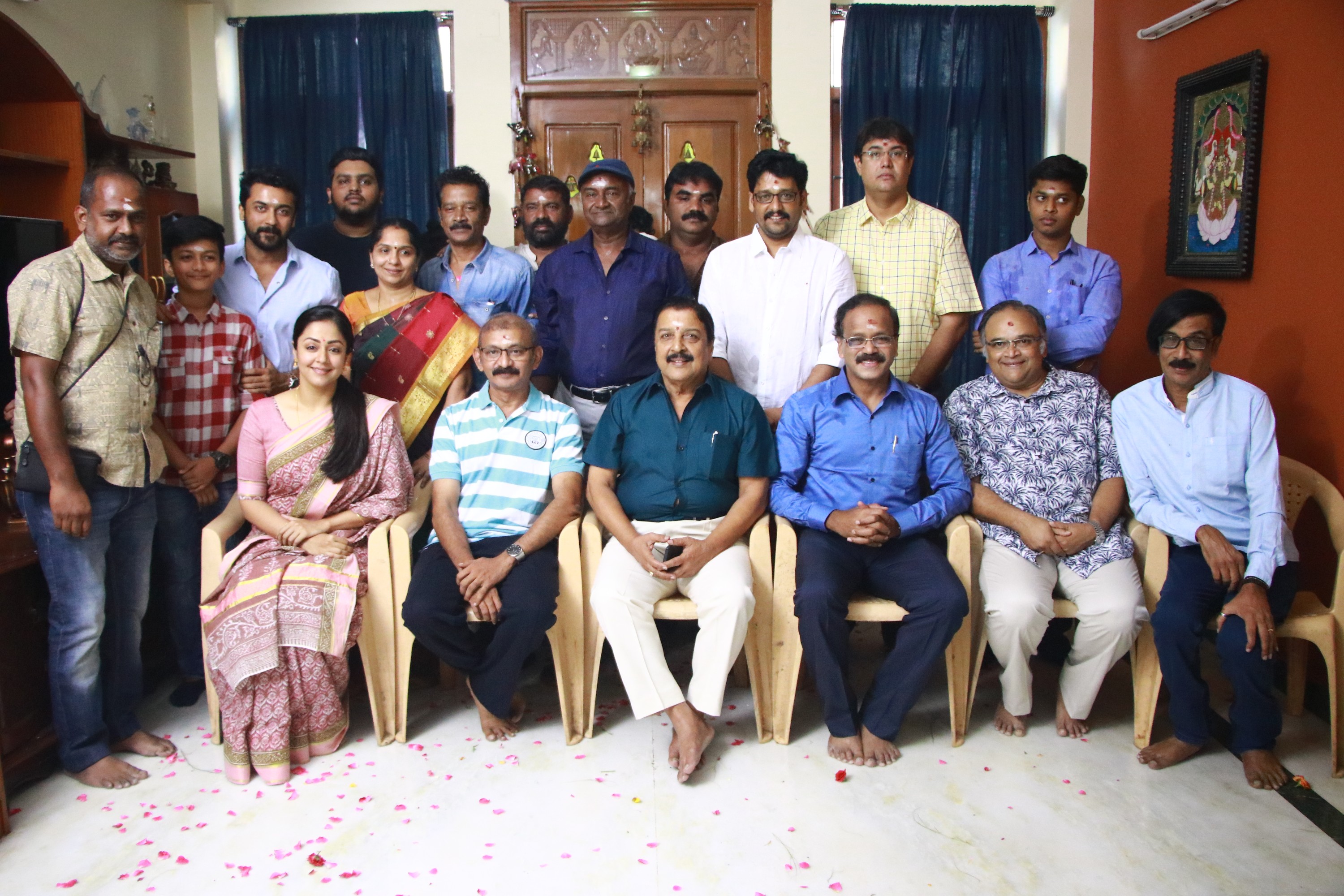 ஜோதிகா நடிக்கும் ’காற்றின் மொழி’ படத்தின் பூஜை..! ஜோதிகா நடிக்கும் ’காற்றின் மொழி’ படத்தின் பூஜை..!