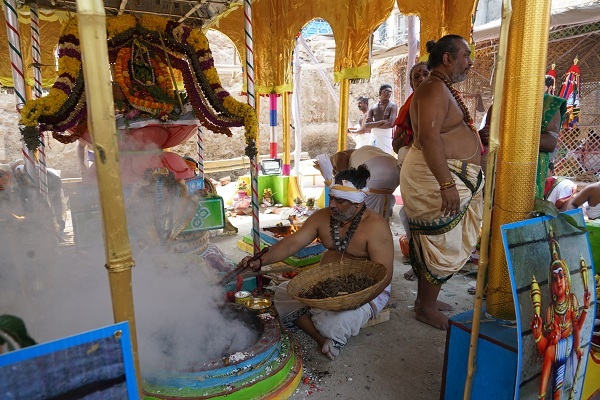 காசி விஸ்வநாதர் கோயிலுக்கு 239 ஆண்டுகளுக்குப் பின் கும்பாபிஷேகம்... தமிழரின் முயற்சி! #KashiVishwanathTemple காசி விஸ்வநாதர் கோயிலுக்கு 239 ஆண்டுகளுக்குப் பின் கும்பாபிஷேகம்... தமிழரின் முயற்சி! #KashiVishwanathTemple