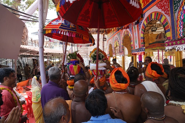 காசி விஸ்வநாதர் கோயிலுக்கு 239 ஆண்டுகளுக்குப் பின் கும்பாபிஷேகம்... தமிழரின் முயற்சி! #KashiVishwanathTemple காசி விஸ்வநாதர் கோயிலுக்கு 239 ஆண்டுகளுக்குப் பின் கும்பாபிஷேகம்... தமிழரின் முயற்சி! #KashiVishwanathTemple