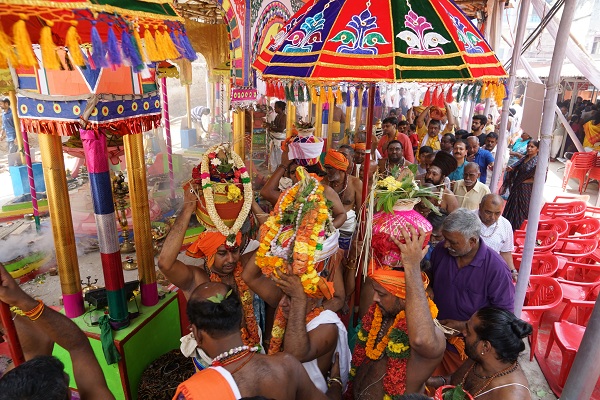காசி விஸ்வநாதர் கோயிலுக்கு 239 ஆண்டுகளுக்குப் பின் கும்பாபிஷேகம்... தமிழரின் முயற்சி! #KashiVishwanathTemple காசி விஸ்வநாதர் கோயிலுக்கு 239 ஆண்டுகளுக்குப் பின் கும்பாபிஷேகம்... தமிழரின் முயற்சி! #KashiVishwanathTemple