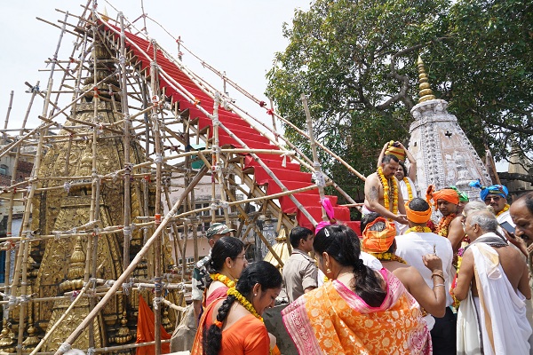 காசி விஸ்வநாதர் கோயிலுக்கு 239 ஆண்டுகளுக்குப் பின் கும்பாபிஷேகம்... தமிழரின் முயற்சி! #KashiVishwanathTemple காசி விஸ்வநாதர் கோயிலுக்கு 239 ஆண்டுகளுக்குப் பின் கும்பாபிஷேகம்... தமிழரின் முயற்சி! #KashiVishwanathTemple