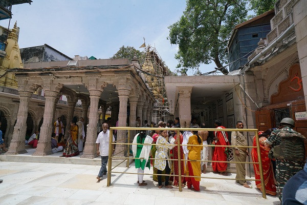 காசி விஸ்வநாதர் கோயிலுக்கு 239 ஆண்டுகளுக்குப் பின் கும்பாபிஷேகம்... தமிழரின் முயற்சி! #KashiVishwanathTemple காசி விஸ்வநாதர் கோயிலுக்கு 239 ஆண்டுகளுக்குப் பின் கும்பாபிஷேகம்... தமிழரின் முயற்சி! #KashiVishwanathTemple