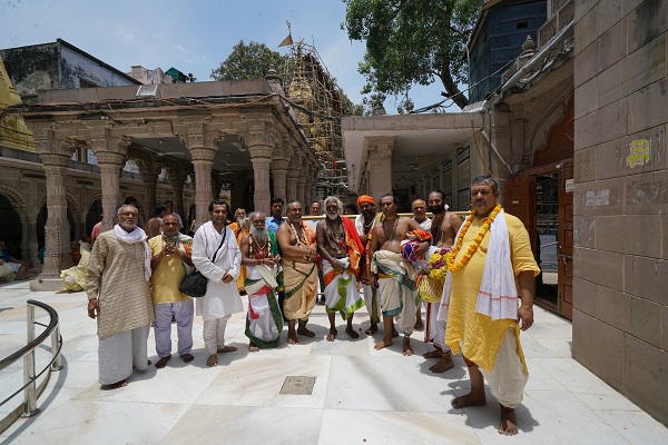 காசி விஸ்வநாதர் கோயிலுக்கு 239 ஆண்டுகளுக்குப் பின் கும்பாபிஷேகம்... தமிழரின் முயற்சி! #KashiVishwanathTemple காசி விஸ்வநாதர் கோயிலுக்கு 239 ஆண்டுகளுக்குப் பின் கும்பாபிஷேகம்... தமிழரின் முயற்சி! #KashiVishwanathTemple