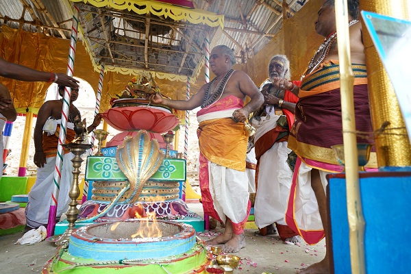 காசி விஸ்வநாதர் கோயிலுக்கு 239 ஆண்டுகளுக்குப் பின் கும்பாபிஷேகம்... தமிழரின் முயற்சி! #KashiVishwanathTemple காசி விஸ்வநாதர் கோயிலுக்கு 239 ஆண்டுகளுக்குப் பின் கும்பாபிஷேகம்... தமிழரின் முயற்சி! #KashiVishwanathTemple