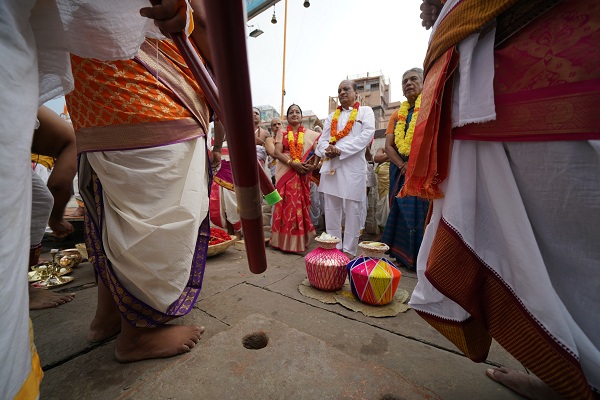 காசி விஸ்வநாதர் கோயிலுக்கு 239 ஆண்டுகளுக்குப் பின் கும்பாபிஷேகம்... தமிழரின் முயற்சி! #KashiVishwanathTemple காசி விஸ்வநாதர் கோயிலுக்கு 239 ஆண்டுகளுக்குப் பின் கும்பாபிஷேகம்... தமிழரின் முயற்சி! #KashiVishwanathTemple