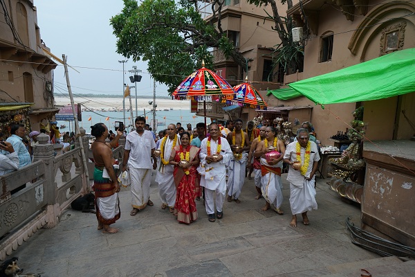காசி விஸ்வநாதர் கோயிலுக்கு 239 ஆண்டுகளுக்குப் பின் கும்பாபிஷேகம்... தமிழரின் முயற்சி! #KashiVishwanathTemple காசி விஸ்வநாதர் கோயிலுக்கு 239 ஆண்டுகளுக்குப் பின் கும்பாபிஷேகம்... தமிழரின் முயற்சி! #KashiVishwanathTemple