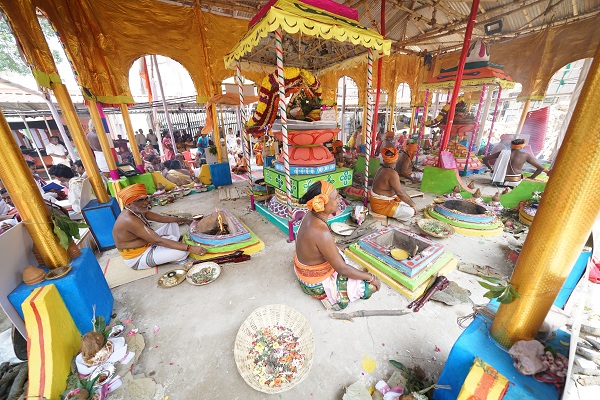 காசி விஸ்வநாதர் கோயிலுக்கு 239 ஆண்டுகளுக்குப் பின் கும்பாபிஷேகம்... தமிழரின் முயற்சி! #KashiVishwanathTemple காசி விஸ்வநாதர் கோயிலுக்கு 239 ஆண்டுகளுக்குப் பின் கும்பாபிஷேகம்... தமிழரின் முயற்சி! #KashiVishwanathTemple