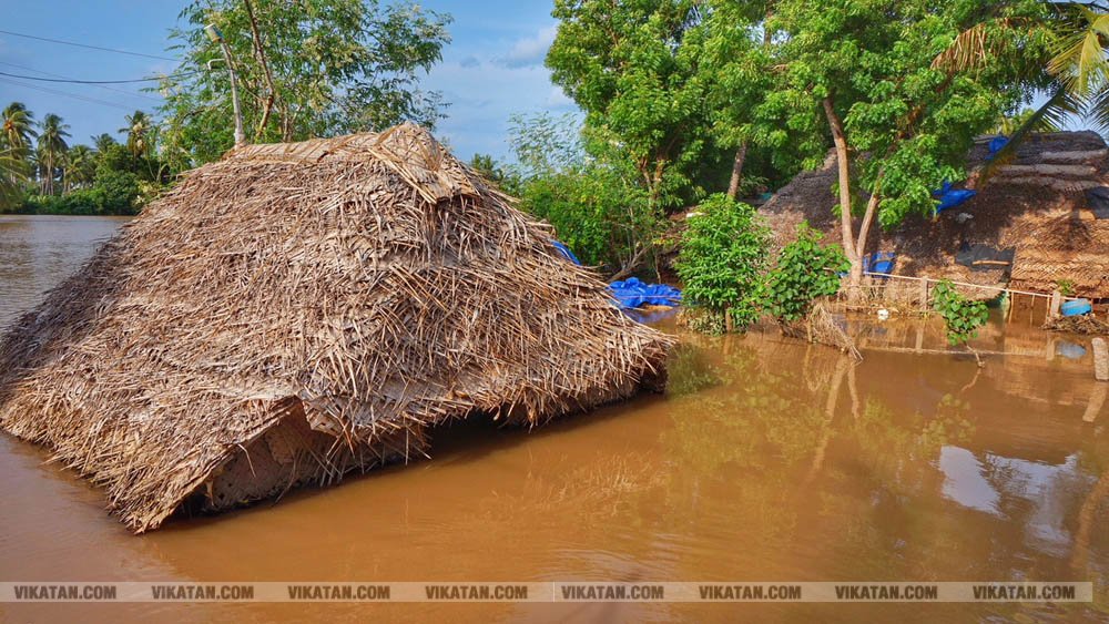 கொள்ளிடம் ஆற்று வெள்ளத்தால் சிதம்பரம் அருகே மரத்தான்தோப்பு பகுதிகளில் உள்ள வீடுகளை வெள்ளம் நீர் சூழ்ந்து... படங்கள்: எஸ்.தேவராஜன் கொள்ளிடம் ஆற்று வெள்ளத்தால் சிதம்பரம் அருகே மரத்தான்தோப்பு பகுதிகளில் உள்ள வீடுகளை வெள்ளம் நீர் சூழ்ந்து... படங்கள்: எஸ்.தேவராஜன்