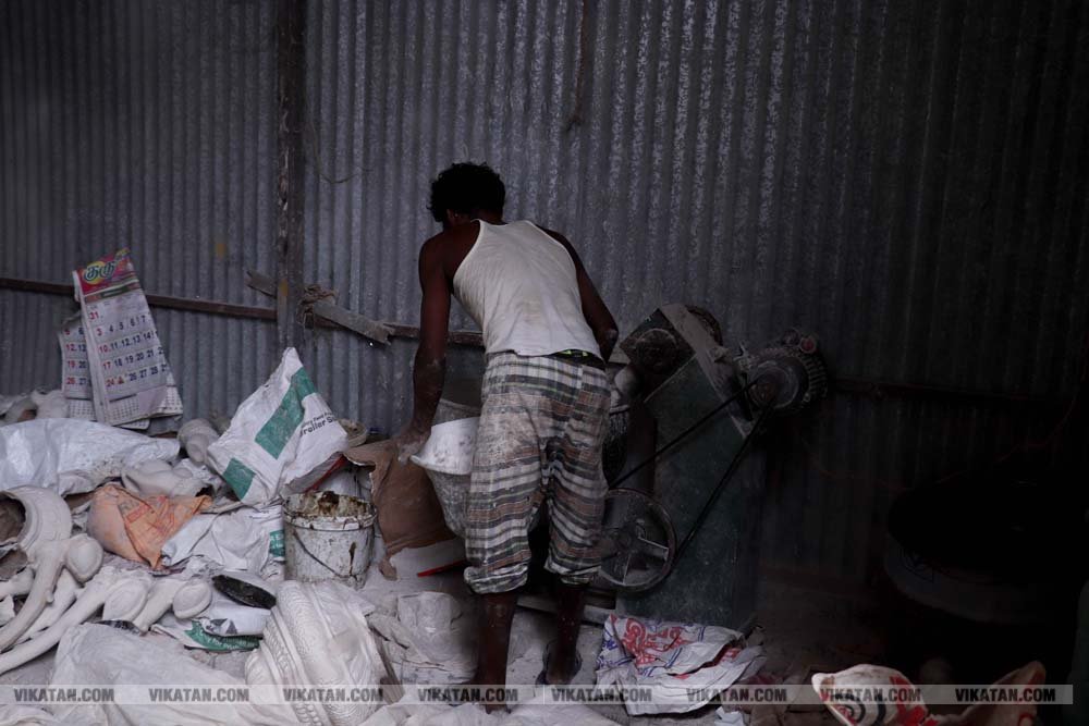 சதுர்த்தியை முன்னிட்டு விழுப்புரத்தில் பல வடிவங்களில் தயாராகும் விநாயகர் சிலைகள்... படங்கள்: - சு.விக்னேஷ்குமார் சதுர்த்தியை முன்னிட்டு விழுப்புரத்தில் பல வடிவங்களில் தயாராகும் விநாயகர் சிலைகள்... படங்கள்: - சு.விக்னேஷ்குமார்