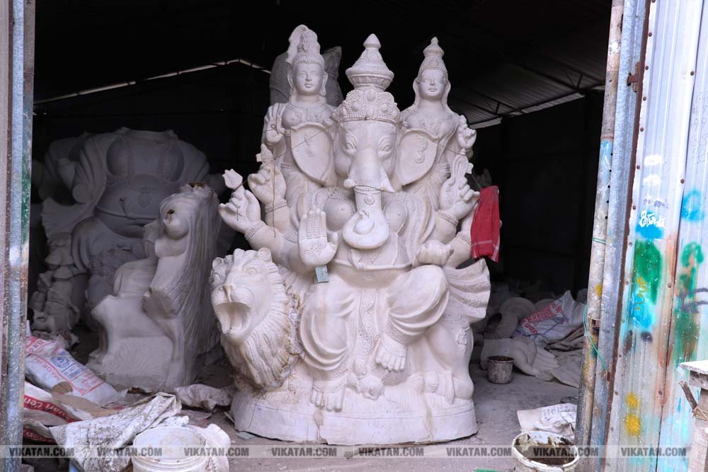 சதுர்த்தியை முன்னிட்டு விழுப்புரத்தில் பல வடிவங்களில் தயாராகும் விநாயகர் சிலைகள்... படங்கள்: - சு.விக்னேஷ்குமார் சதுர்த்தியை முன்னிட்டு விழுப்புரத்தில் பல வடிவங்களில் தயாராகும் விநாயகர் சிலைகள்... படங்கள்: - சு.விக்னேஷ்குமார்
