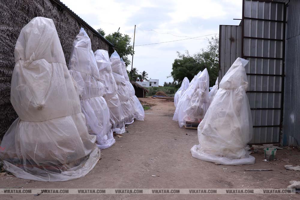 சதுர்த்தியை முன்னிட்டு விழுப்புரத்தில் பல வடிவங்களில் தயாராகும் விநாயகர் சிலைகள்... படங்கள்: - சு.விக்னேஷ்குமார் சதுர்த்தியை முன்னிட்டு விழுப்புரத்தில் பல வடிவங்களில் தயாராகும் விநாயகர் சிலைகள்... படங்கள்: - சு.விக்னேஷ்குமார்