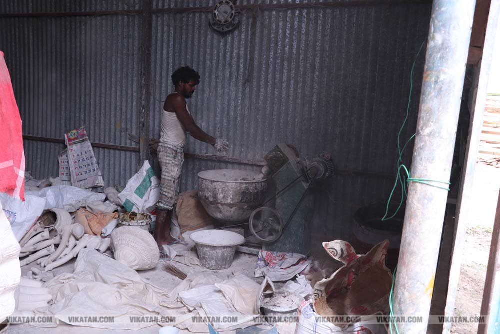 சதுர்த்தியை முன்னிட்டு விழுப்புரத்தில் பல வடிவங்களில் தயாராகும் விநாயகர் சிலைகள்... படங்கள்: - சு.விக்னேஷ்குமார் சதுர்த்தியை முன்னிட்டு விழுப்புரத்தில் பல வடிவங்களில் தயாராகும் விநாயகர் சிலைகள்... படங்கள்: - சு.விக்னேஷ்குமார்