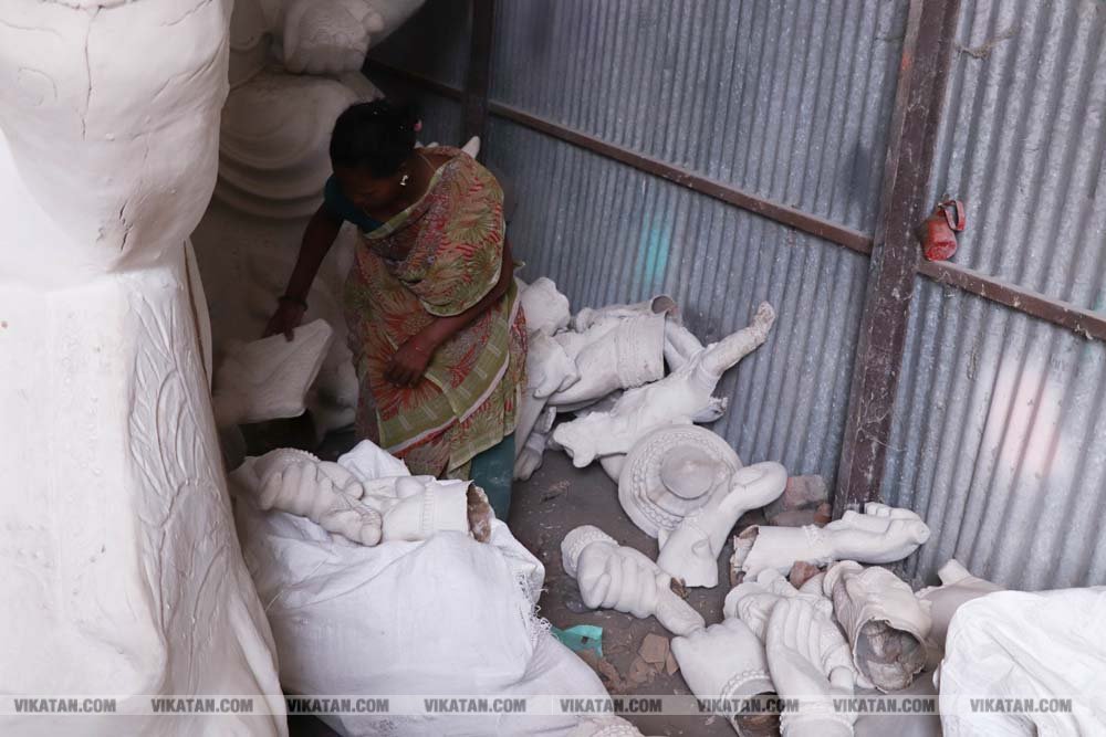 சதுர்த்தியை முன்னிட்டு விழுப்புரத்தில் பல வடிவங்களில் தயாராகும் விநாயகர் சிலைகள்... படங்கள்: - சு.விக்னேஷ்குமார் சதுர்த்தியை முன்னிட்டு விழுப்புரத்தில் பல வடிவங்களில் தயாராகும் விநாயகர் சிலைகள்... படங்கள்: - சு.விக்னேஷ்குமார்