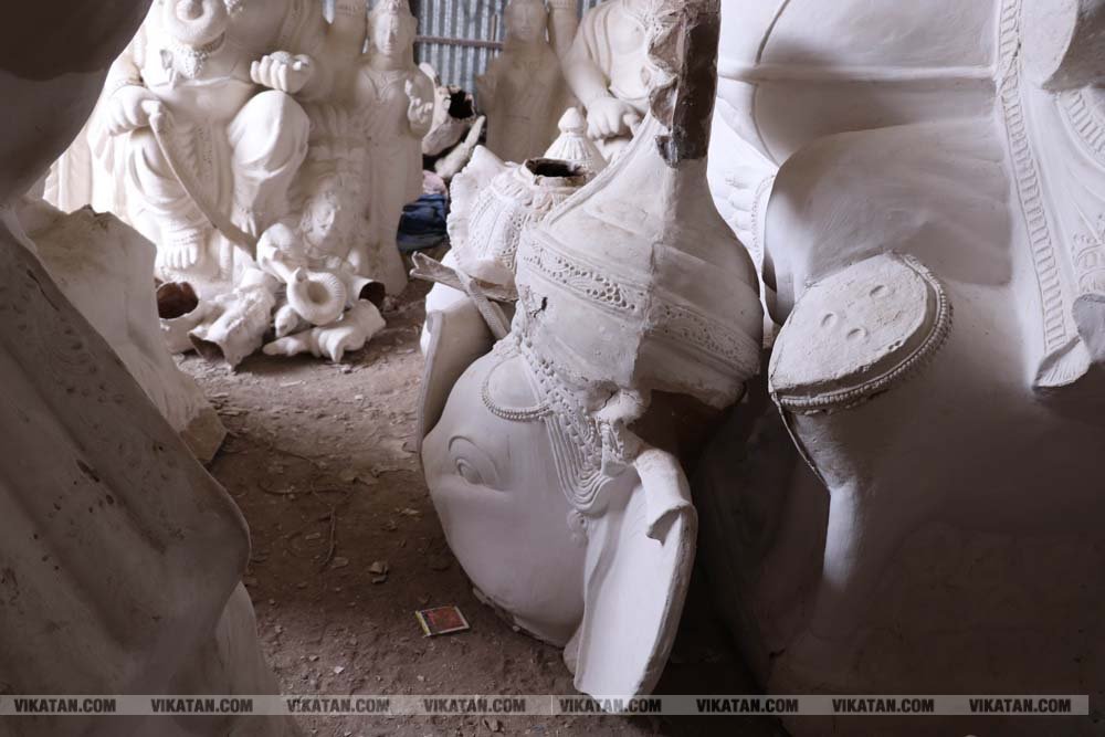சதுர்த்தியை முன்னிட்டு விழுப்புரத்தில் பல வடிவங்களில் தயாராகும் விநாயகர் சிலைகள்... படங்கள்: - சு.விக்னேஷ்குமார் சதுர்த்தியை முன்னிட்டு விழுப்புரத்தில் பல வடிவங்களில் தயாராகும் விநாயகர் சிலைகள்... படங்கள்: - சு.விக்னேஷ்குமார்