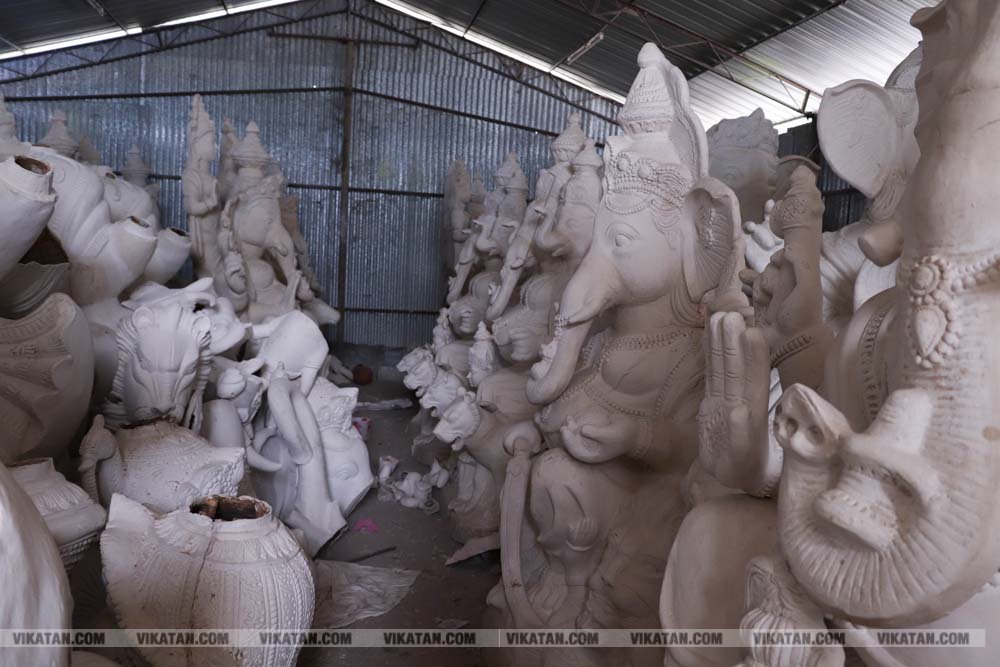 சதுர்த்தியை முன்னிட்டு விழுப்புரத்தில் பல வடிவங்களில் தயாராகும் விநாயகர் சிலைகள்... படங்கள்: - சு.விக்னேஷ்குமார் சதுர்த்தியை முன்னிட்டு விழுப்புரத்தில் பல வடிவங்களில் தயாராகும் விநாயகர் சிலைகள்... படங்கள்: - சு.விக்னேஷ்குமார்