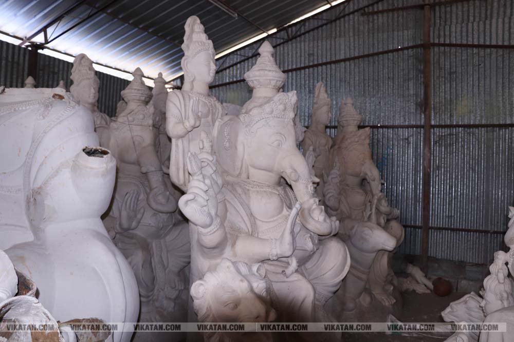 சதுர்த்தியை முன்னிட்டு விழுப்புரத்தில் பல வடிவங்களில் தயாராகும் விநாயகர் சிலைகள்... படங்கள்: - சு.விக்னேஷ்குமார் சதுர்த்தியை முன்னிட்டு விழுப்புரத்தில் பல வடிவங்களில் தயாராகும் விநாயகர் சிலைகள்... படங்கள்: - சு.விக்னேஷ்குமார்
