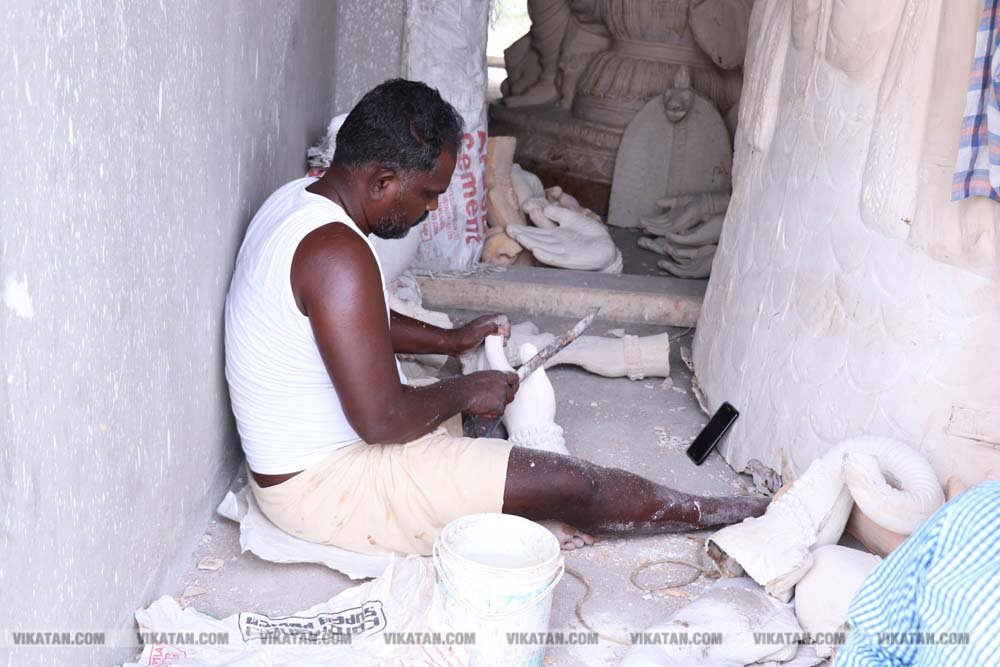 சதுர்த்தியை முன்னிட்டு விழுப்புரத்தில் பல வடிவங்களில் தயாராகும் விநாயகர் சிலைகள்... படங்கள்: - சு.விக்னேஷ்குமார் சதுர்த்தியை முன்னிட்டு விழுப்புரத்தில் பல வடிவங்களில் தயாராகும் விநாயகர் சிலைகள்... படங்கள்: - சு.விக்னேஷ்குமார்