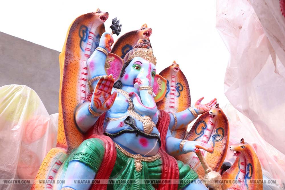 சதுர்த்தியை முன்னிட்டு விழுப்புரத்தில் பல வடிவங்களில் தயாராகும் விநாயகர் சிலைகள்... படங்கள்: - சு.விக்னேஷ்குமார் சதுர்த்தியை முன்னிட்டு விழுப்புரத்தில் பல வடிவங்களில் தயாராகும் விநாயகர் சிலைகள்... படங்கள்: - சு.விக்னேஷ்குமார்
