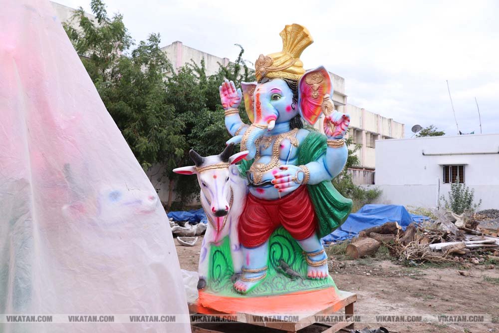 சதுர்த்தியை முன்னிட்டு விழுப்புரத்தில் பல வடிவங்களில் தயாராகும் விநாயகர் சிலைகள்... படங்கள்: - சு.விக்னேஷ்குமார் சதுர்த்தியை முன்னிட்டு விழுப்புரத்தில் பல வடிவங்களில் தயாராகும் விநாயகர் சிலைகள்... படங்கள்: - சு.விக்னேஷ்குமார்