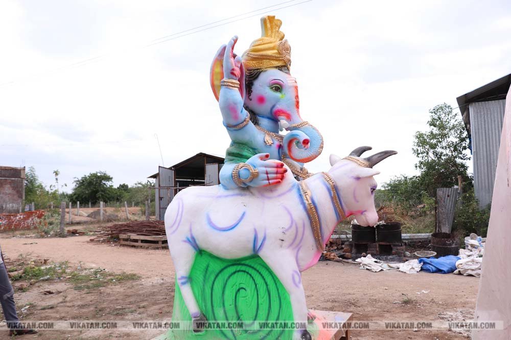 சதுர்த்தியை முன்னிட்டு விழுப்புரத்தில் பல வடிவங்களில் தயாராகும் விநாயகர் சிலைகள்... படங்கள்: - சு.விக்னேஷ்குமார் சதுர்த்தியை முன்னிட்டு விழுப்புரத்தில் பல வடிவங்களில் தயாராகும் விநாயகர் சிலைகள்... படங்கள்: - சு.விக்னேஷ்குமார்