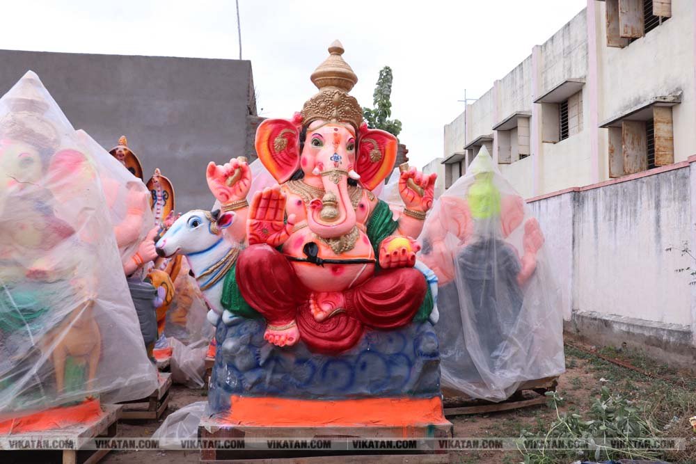 சதுர்த்தியை முன்னிட்டு விழுப்புரத்தில் பல வடிவங்களில் தயாராகும் விநாயகர் சிலைகள்... படங்கள்: - சு.விக்னேஷ்குமார் சதுர்த்தியை முன்னிட்டு விழுப்புரத்தில் பல வடிவங்களில் தயாராகும் விநாயகர் சிலைகள்... படங்கள்: - சு.விக்னேஷ்குமார்