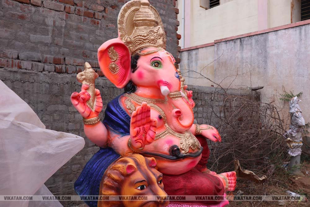சதுர்த்தியை முன்னிட்டு விழுப்புரத்தில் பல வடிவங்களில் தயாராகும் விநாயகர் சிலைகள்... படங்கள்: - சு.விக்னேஷ்குமார் சதுர்த்தியை முன்னிட்டு விழுப்புரத்தில் பல வடிவங்களில் தயாராகும் விநாயகர் சிலைகள்... படங்கள்: - சு.விக்னேஷ்குமார்