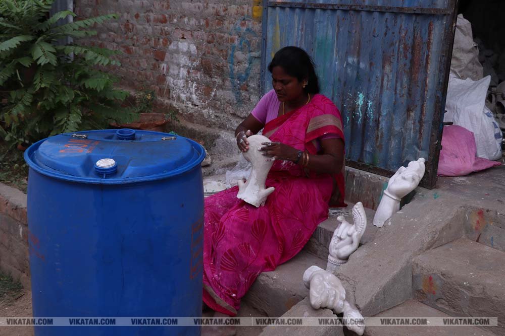 சதுர்த்தியை முன்னிட்டு விழுப்புரத்தில் பல வடிவங்களில் தயாராகும் விநாயகர் சிலைகள்... படங்கள்: - சு.விக்னேஷ்குமார் சதுர்த்தியை முன்னிட்டு விழுப்புரத்தில் பல வடிவங்களில் தயாராகும் விநாயகர் சிலைகள்... படங்கள்: - சு.விக்னேஷ்குமார்
