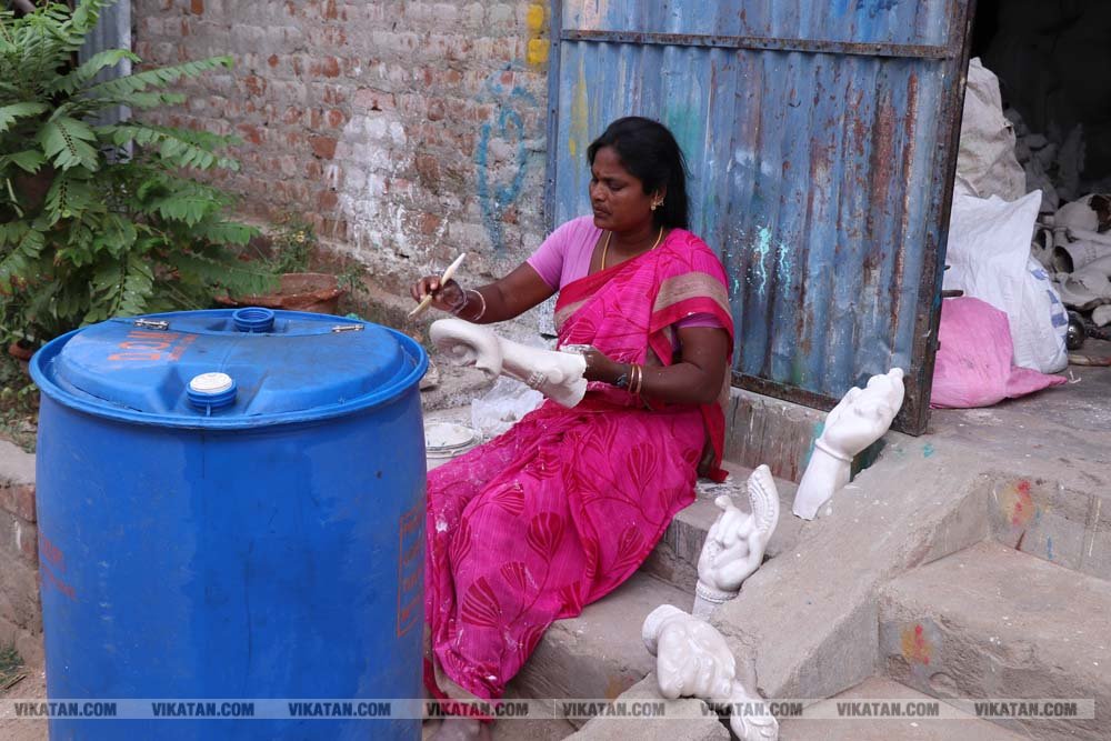 சதுர்த்தியை முன்னிட்டு விழுப்புரத்தில் பல வடிவங்களில் தயாராகும் விநாயகர் சிலைகள்... படங்கள்: - சு.விக்னேஷ்குமார் சதுர்த்தியை முன்னிட்டு விழுப்புரத்தில் பல வடிவங்களில் தயாராகும் விநாயகர் சிலைகள்... படங்கள்: - சு.விக்னேஷ்குமார்