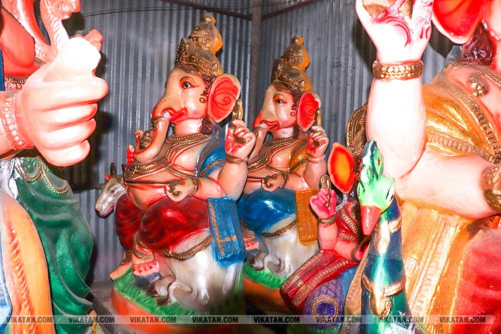 சதுர்த்தியை முன்னிட்டு விழுப்புரத்தில் பல வடிவங்களில் தயாராகும் விநாயகர் சிலைகள்... படங்கள்: - சு.விக்னேஷ்குமார் சதுர்த்தியை முன்னிட்டு விழுப்புரத்தில் பல வடிவங்களில் தயாராகும் விநாயகர் சிலைகள்... படங்கள்: - சு.விக்னேஷ்குமார்
