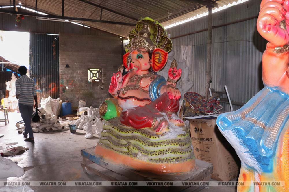 சதுர்த்தியை முன்னிட்டு விழுப்புரத்தில் பல வடிவங்களில் தயாராகும் விநாயகர் சிலைகள்... படங்கள்: - சு.விக்னேஷ்குமார் சதுர்த்தியை முன்னிட்டு விழுப்புரத்தில் பல வடிவங்களில் தயாராகும் விநாயகர் சிலைகள்... படங்கள்: - சு.விக்னேஷ்குமார்