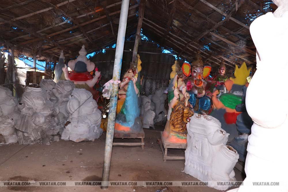 சதுர்த்தியை முன்னிட்டு விழுப்புரத்தில் பல வடிவங்களில் தயாராகும் விநாயகர் சிலைகள்... படங்கள்: - சு.விக்னேஷ்குமார் சதுர்த்தியை முன்னிட்டு விழுப்புரத்தில் பல வடிவங்களில் தயாராகும் விநாயகர் சிலைகள்... படங்கள்: - சு.விக்னேஷ்குமார்