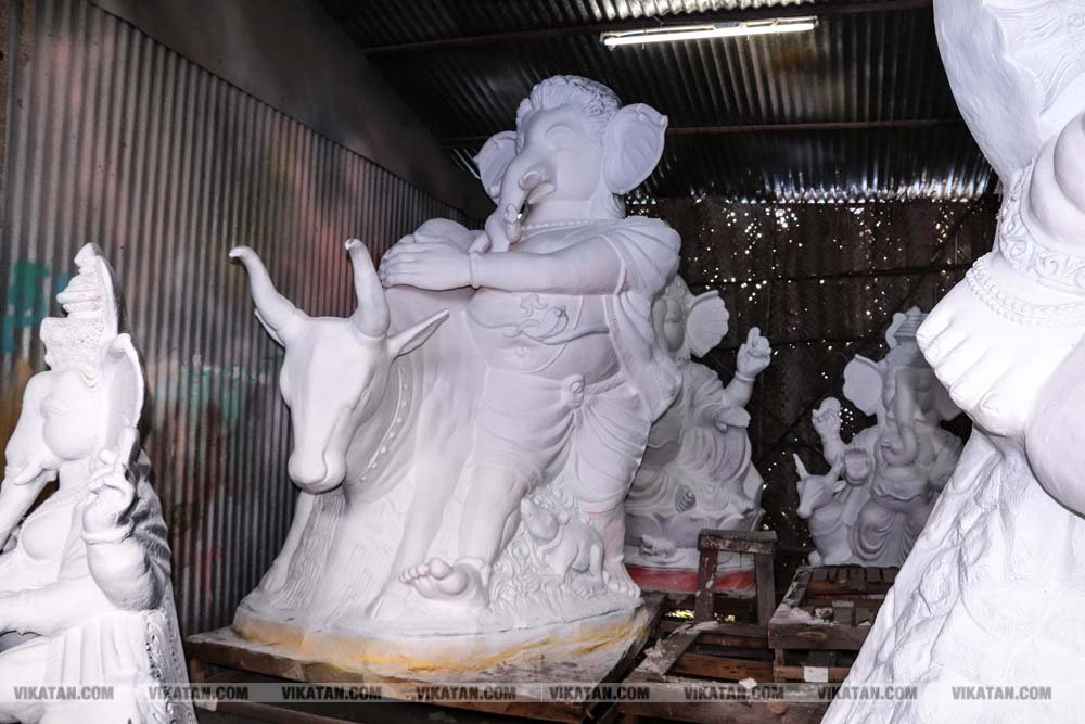 சதுர்த்தியை முன்னிட்டு விழுப்புரத்தில் பல வடிவங்களில் தயாராகும் விநாயகர் சிலைகள்... படங்கள்: - சு.விக்னேஷ்குமார் சதுர்த்தியை முன்னிட்டு விழுப்புரத்தில் பல வடிவங்களில் தயாராகும் விநாயகர் சிலைகள்... படங்கள்: - சு.விக்னேஷ்குமார்